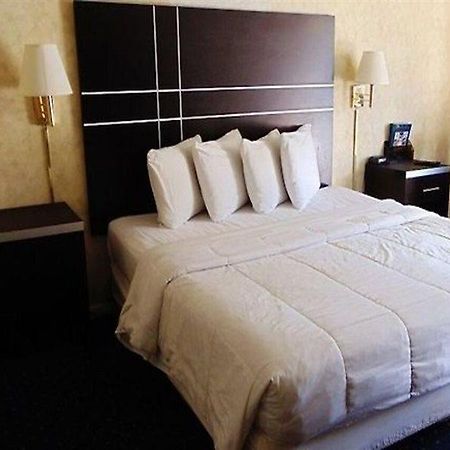Oceanside Lodge Marmora Экстерьер фото