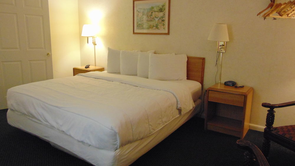 Oceanside Lodge Marmora Экстерьер фото