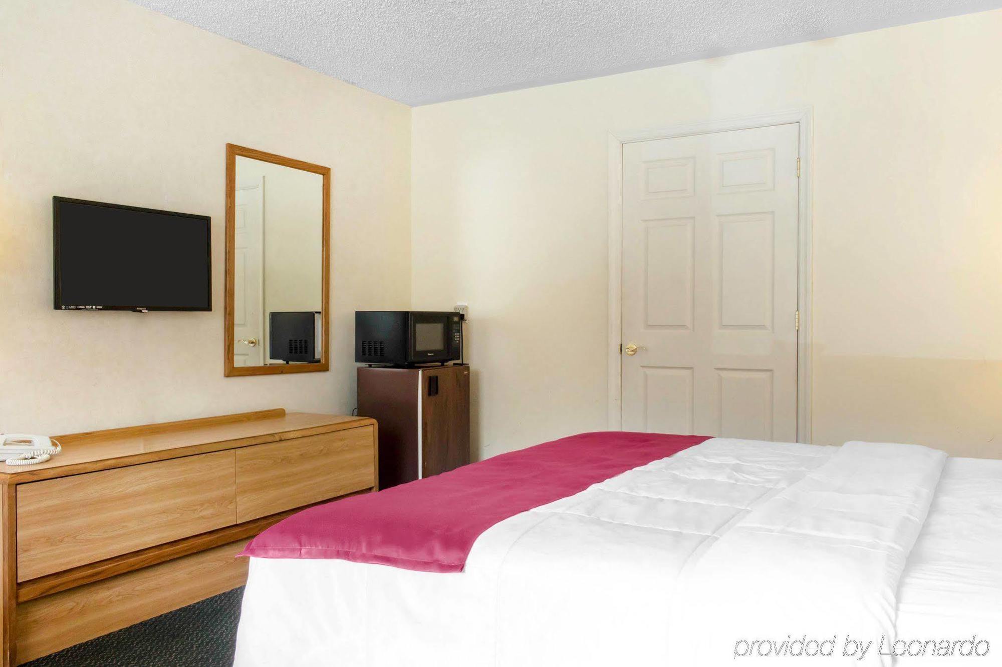 Oceanside Lodge Marmora Экстерьер фото